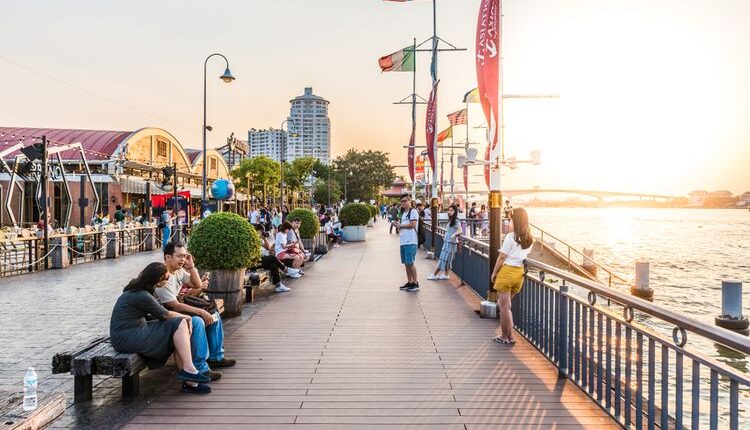 Asiatique The Riverfront di Bangkok sebagai pusat wisata gaya hidup Thailand(Shutterstock/Takashi Images)