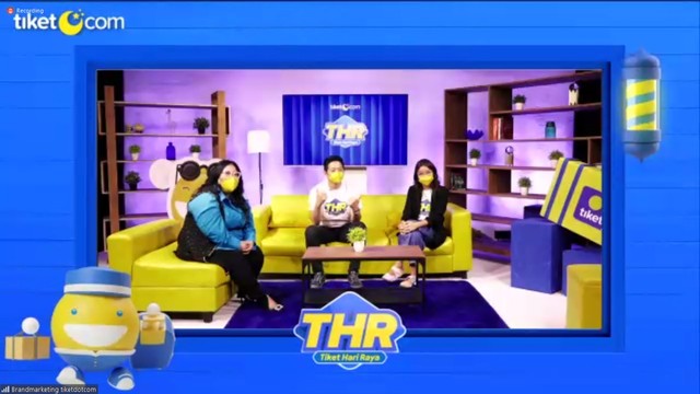 Co-Founder & Chief Marketing Officer, tiket.com, Gaery Undarsa (kiri) VP of Brand Marketing, tiket.com, Maria Risa Puspitasari (kanan) saat memberikan keterangan resmi dalam webinar virtual THR tiket.com, Senin (11/4). Foto: Gitario Vista Inasis/kumparan