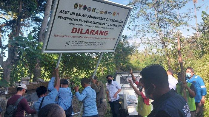 Aset yang disita negara ini, mencapai empat hektare 20 are. Adapun pihak yang hadir dalam kegiatan penyitaan tersebut, di antaranya Ketua Satgas Gakkum BLBI, AKBP Yohanes Ricart. Tenaga Pengkaji Ditjen Kekayaan Negara, Janur Indro. Kepala Kantor Pelayanan Kekayaan Negara dan Lelang wilayah Denpasar (KPKNL) Denpasar, Untung Sudarwanto. Serta jajaran kepolisian Polsek Blahbatuh dan Polres Gianyar. (badrun)