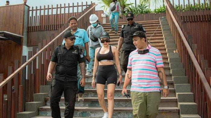 Foto unggahan Nikita Mirzani di akun Instagram-nya. Nikita menuliskan, Holywings Bali akan menjadi beach club terbesar di Asia.Instgram Nikita Mirzani
