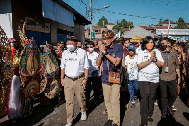 Menparekraf Sandiaga Uno melakukan visitasi ke Desa Wisata Sudaji, Kabupaten Buleleng, Bali.