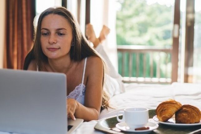 Staycation dan Work from Anywhere Nyaman Tanpa Takut Internet Lemot