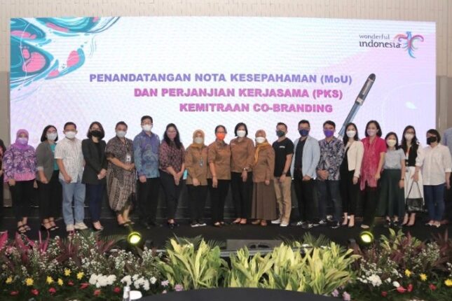 Penandatanganan MoU dan Perjanjian Kerjasama (PKS) Kemitraan Co-branding yang berlangsung di Double Tree by Hilton Hotel, Jakarta