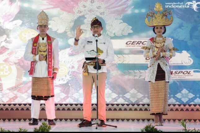 Menparekraf Sandiaga Uno saat pembukaan Festival Krakatau 2022 di Anjungan Agung Terminal Eksekutif Bakauheni, Sabtu (27/8/2022).