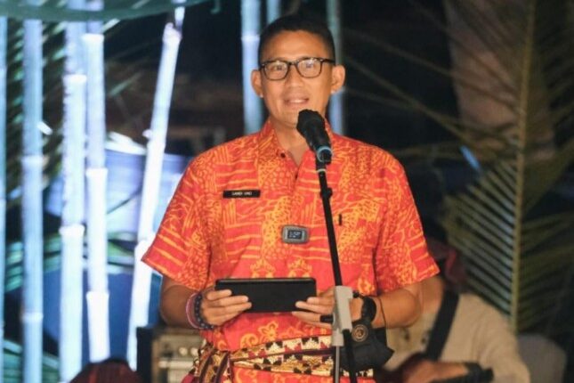 Menparekraf Sandiaga Uno saat membuka Pahawang Culture Festival 2022 di Pulau Jelarangan, Pesawaran, Provinsi Lampung, Sabtu (27/8/2022)