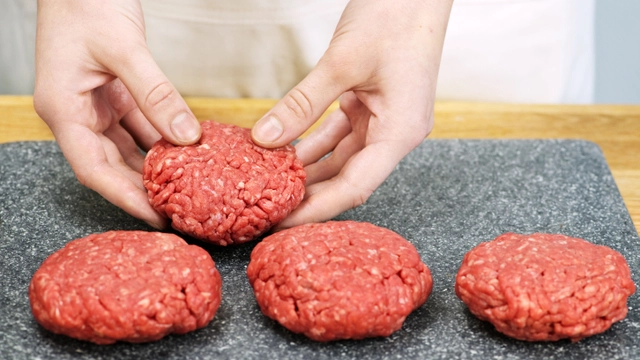 Ilustrasi daging sapi burger. Foto: Shutter Stock