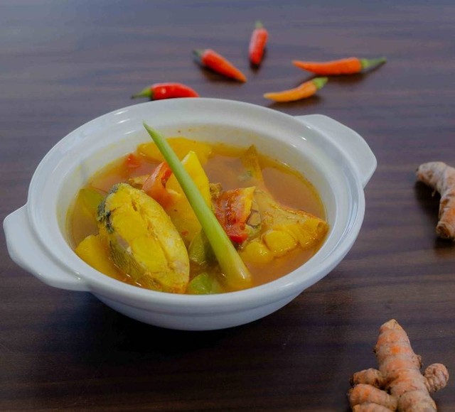 Menu ikan asam pedas. Foto: Dok. Aston Pontianak