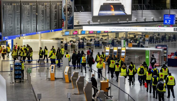 Frankfurt Airport Foto AP)