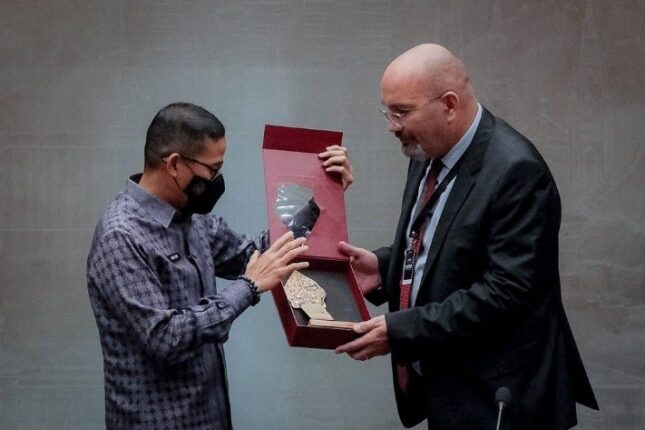 Menparekraf Sandiaga Uno mengajak Duta Besar Eroupan-Asean Business Council (EU-ABC) Tassilo Brinzer berkolaborasi memajukan sektor Parekraf di Indonesia pada saat kunjungan ke Gedung Sapta Pesona, Jakarta (1/9/2022).
