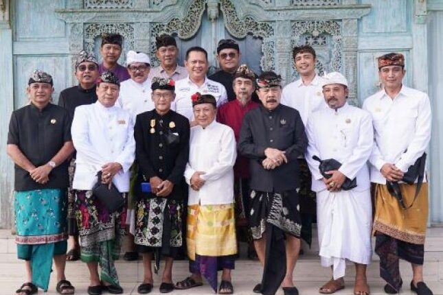 Ketua MPR RI Bambang Soesatyo (Tengah)