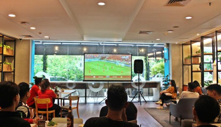 1O1 URBAN Jakarta Kelapa Gading menawarkan paket nobar dengan sebutan Layar Rame foto: 101