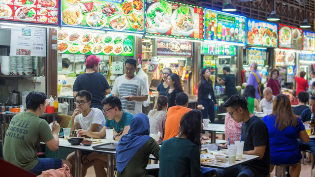 Ilustrasi pedagang makanan di Singapura. Foto: Shutterstock