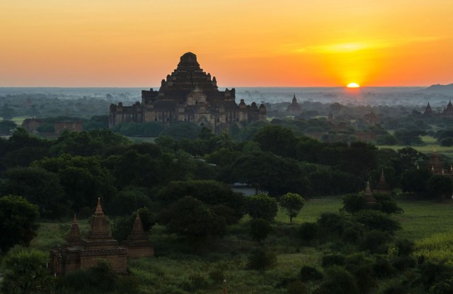 Sunset di Bagan, Myanmar Foto: Flickr/Guillén Pérez