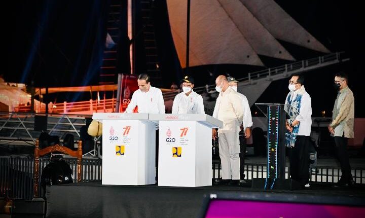 Presiden RI Jokowi saat meresmikan Penataan Kawasan Waterfront Marina, Labuan Bajo, Kamis (21/7/2022).(FOTO: Laily Rachev - Biro Pers Sekretariat Presiden