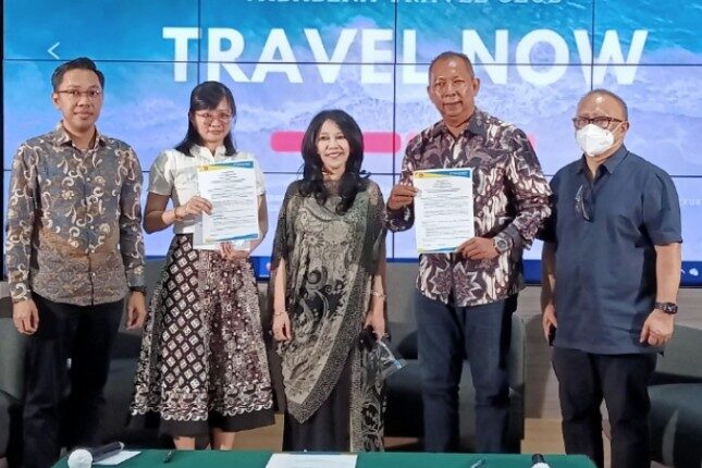 Penandatanganan nota kesepahaman (MoU) antar PT. Traveli Caraka Nuswantara dan Jababeka Travel Club'