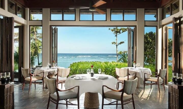 Pantai Nusa Dua dipandang dari Hotel Ritz-Carlton Bali. Foto: @ritzcarltonbali