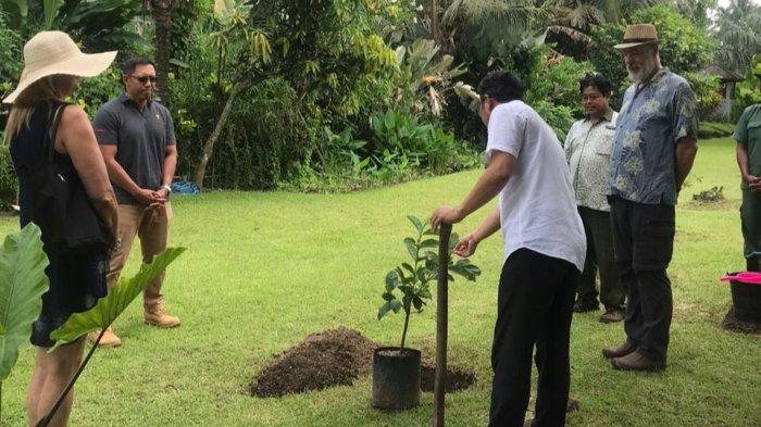 World Tree Day atau Hari Pohon Sedunia yang jatuh setiap tanggal 21 November 2022 disambut baik oleh FuramaXclusive Resort & Villas Ubud bersama dengan staff dengan menggelar seremonial Program free planting untuk tamu long stay guest.