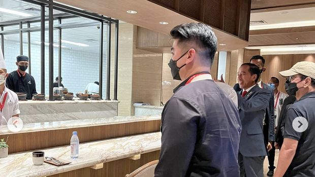 Foto: Chef Arnold Poernomo menjadi salah satu juru masak dalam perhelatan KTT G20 di Bali untuk menjamu para delegasi negara yang datang. (Dok. Instagram @arnoldpo)