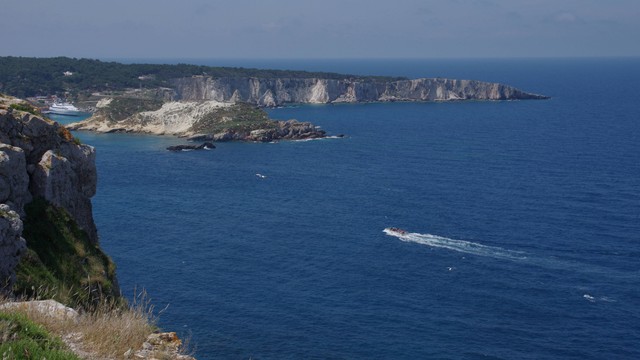 Ilustrasi sebuah pulau. Foto: Enrico Spetrino/Shutterstock