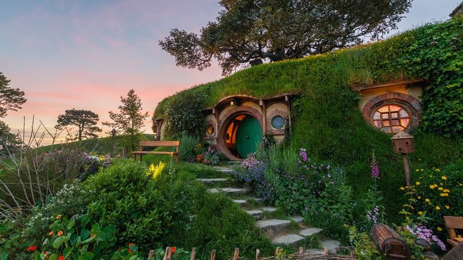 © Hobbiton Movie Set Tour