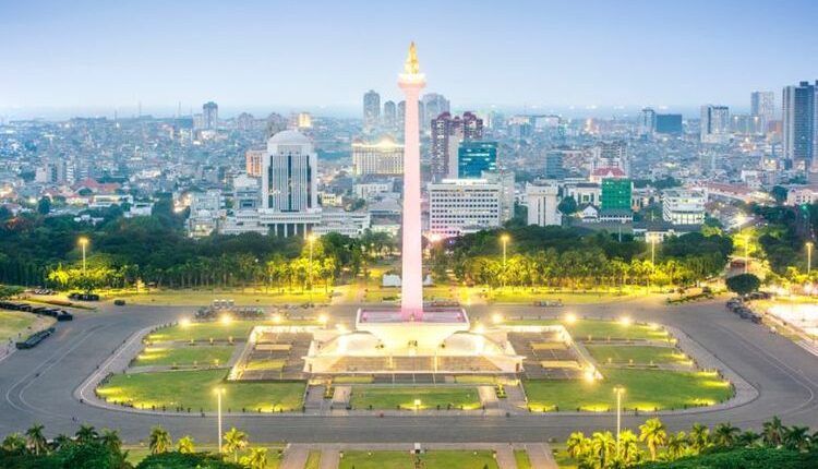 Monumen Nasional (Monas) menjadi salah satu spot wisata ikonik di Jakarta.(DOK. Shutterstock.)