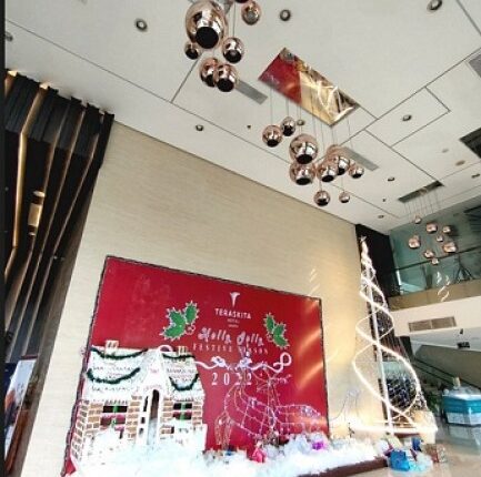 Suasana salah satu bagian ruangan di Teraskita Hotel Jakarta dengan tema Natal 2022. (Sumber: Manajemen PT Teraskita Hotel Jakarta)