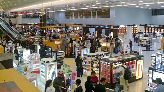 Suasana di King Fahd International Airport, bandara terluas di dunia. Foto: Svetlana Arapova/Shutterstock