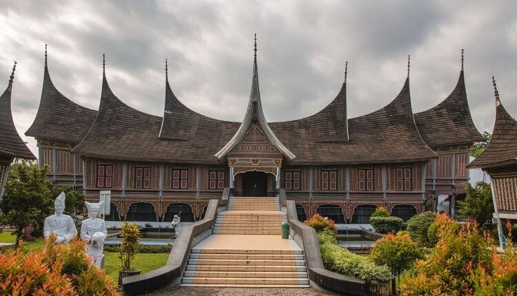Museum Adityawarman, Padang, Sumatera Barat. (SHUTTERSTOCK/YEDIJA LUHUR)