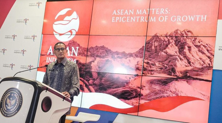 Menparekraf Sandiaga Uno dalam jumpa pers Senin (9/1/2023) di kantornya. Foto: Kemenparekraf