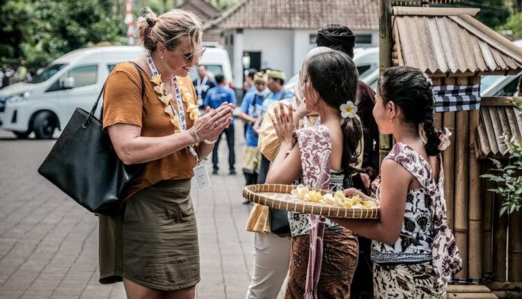 Peserta World Tourism Day Kunjungi Desa Wisata Penglipuran. Foto: Dok. Kemenparekraf