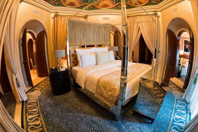 Hotel mewah berlapis emas di Dubai. Foto: M101Studio/Shutterstock.