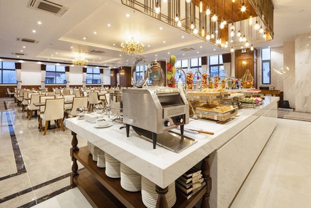 Restaurant di ASTON Nha Trang City Hotel. Dok Archipelago International.