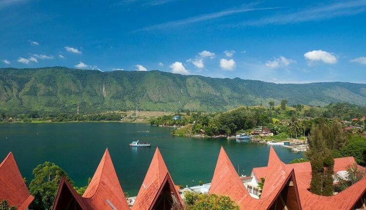 Danau Toba menjadi destinasi wisata super prioritas. (Shutterstock/E2DAN)
