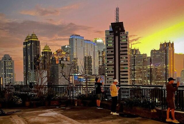 Pemandangan dari Plangi Sky Dining di The Plaza Semanggi, Jakarta. Foto: The Plaza Semanggi