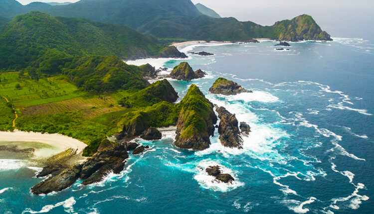 Pantai Semeti dari atas ketinggian (Breslavtsev – Shutterstock)