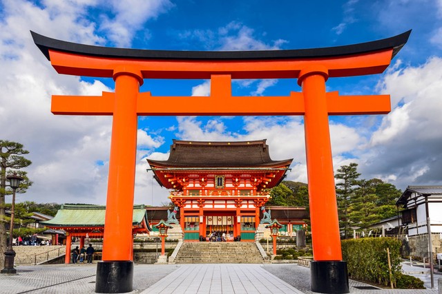 Ilustrasi Fushimi Inari, Kyoto, Jepang. Foto: Sean Pavone/Shutterstock