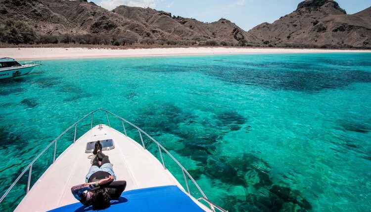 Ilustrasi Pantai Long Beach di Labuan Bajo, Nusa Tenggara Timur (NTT).(Dok. Kementerian Pariwisata dan Ekonomi Kreatif)