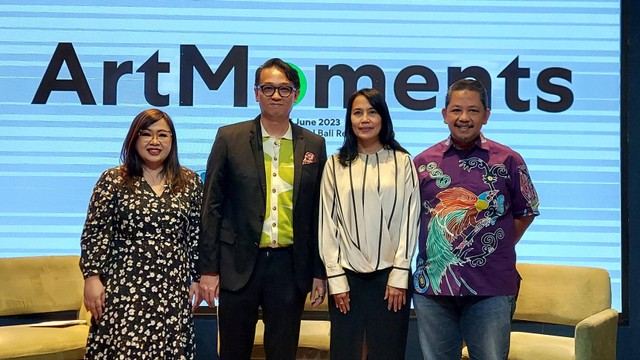 Fair Director & Co Founder Art Moments Jakarta, Sendy Widjaja saat konferensi pers Art Moments Bali 2023 di Habitate Jakarta pada Selasa (16/5/2023). Foto: Gitario Vista Inasis/kumparan