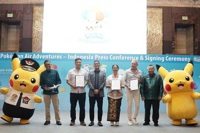 Menparekraf Sandiaga Uno (tengah) saat peluncuran kolaborasi Garuda dan The Pokemon Company, Selasa (30/5). Foto: Kemenparekraf RI