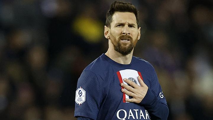 Pemain PSG, Lionel Messi bereaksi saat betanding melawan AC Ajaccio dalam Liga Perancis di Parc des Princes, Paris, Perancis, 13 Mei 2023. REUTERS/Christian Hartmann