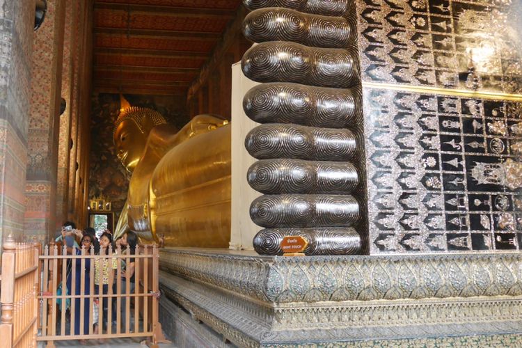 Patung Budha yang ada di Wat Pho salah satu kuil ikonik di Bangkok, Thailand, Mingu (4/2/2018).(KOMPAS.COM/Anggita Muslimah)
