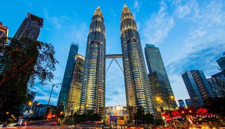 Menara Kembar Petronas, salah satu bangunan ikonik di Kuala Lumpur, Malaysia.(Dok. UNSPLASH/Mohd Jon Ramlan)