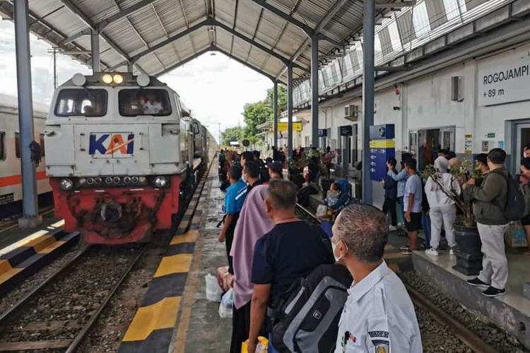 Penumpang Kereta Api di Banyuwangi ((Kompas.com/Rizki Alfian Restiawan))