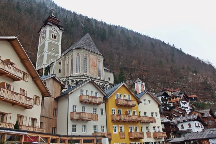 Ilustrasi Kota Hallstatt di Austria yang disebut mirip lokasi film animasi Disney Frozen.(Dok. Wikimedia Commons/Tesoruccio)