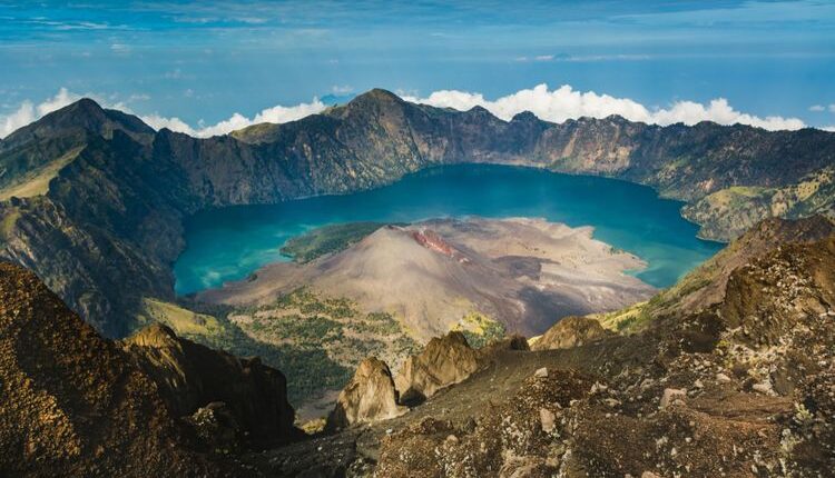 Potret Puncak Rinjani. (Dok. Shutterstock/ Pat Tr)