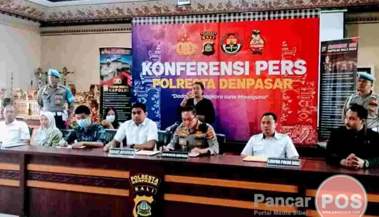 Kombespol Bambang Yugo Pamungkas Selaku Kapolresta Denpasar pada Press Rilis Penemuan Jasad Pasangan Kekasih Asal Cina di Sebuah Hotel Kawasan Jimbaran, Bali. Foto: Tribun Bali/Putu Honey