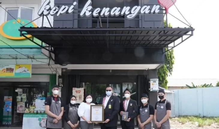 Kopi Kenangan raih rekor MURI ategori Pembukaan Gerai Kopi Terbanyak dalam Satu Minggu. (ANTARA/HO)