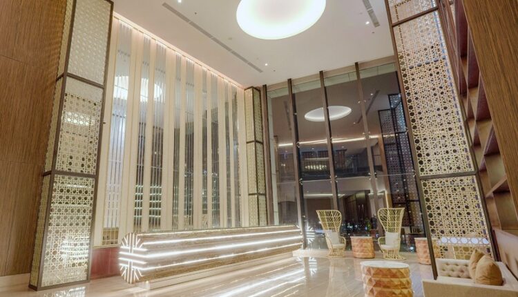 Perusahaan pengembang properti PT Intiland Development Tbk (DILD) melalui anak usaha perseroan PT Intiwhiz International (Intiwhiz Hospitality Management/Intiwhiz), memperkuat lini bisnis perhotelan melalui pembukaan Whiz Luxe Hotel Spazio Surabaya pada Jumat, (5/5/2023) di kota Surabaya. Foto: doc Istimewa