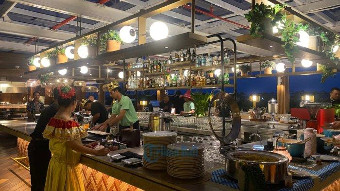 suasana launching promo Mexican & Middle East ini dilaksanakan di Afterglow Bar and Kitchen, Tribe lantai enam, makan nikmat dan terjangkau ditemani keindahan sunset Pantai Kuta - Kuliner Bali - Tribe Bali Kuta Beach, Pengunjung Sudah Bisa Makan Puas Menu Ini dengan Rp 129 Ribu . Foto: Tribun Bali/Putu Yunia Andriyani 