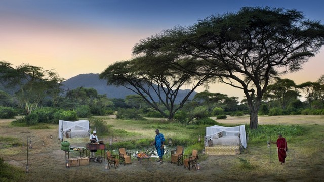 Kamar tidur di bawah sinar bintang di andBeyond Lake Manyara Tree Lodge, Tanzania. Dokumentasi foto: https://www.andbeyond.com/.